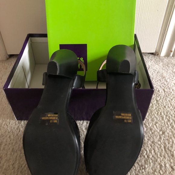 Left & Right black open toe pumps - Picture 4 of 5